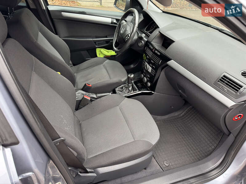 Універсал Opel Astra 2010 в Ніжині