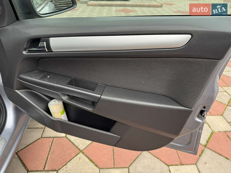 Універсал Opel Astra 2010 в Ніжині