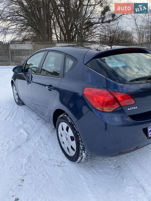 Хетчбек Opel Astra 2010 в Клевані