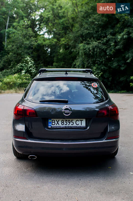 Універсал Opel Astra 2012 в Львові