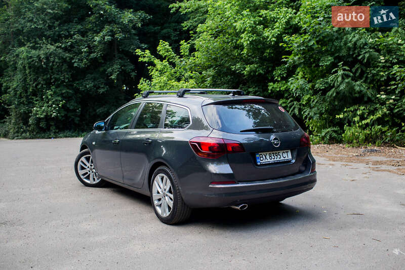 Універсал Opel Astra 2012 в Львові