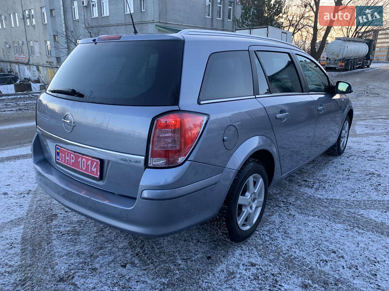 Універсал Opel Astra 2010 в Рівному