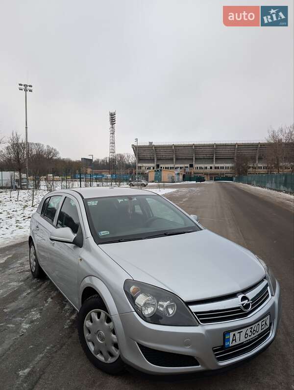 Хетчбек Opel Astra 2010 в Івано-Франківську фото 4 Хетчбек Opel Astra 2010 в Івано-Франківську