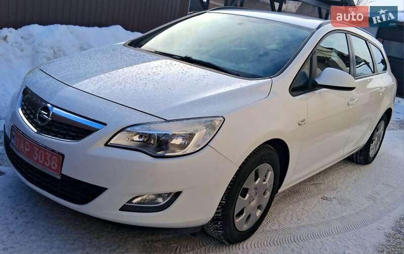 Універсал Opel Astra 2011 в Харкові