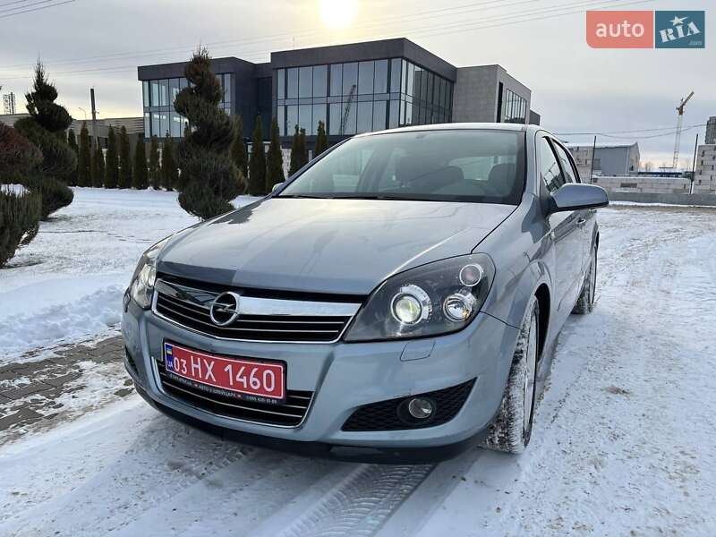 Хэтчбек Opel Astra 2009 в Киеве