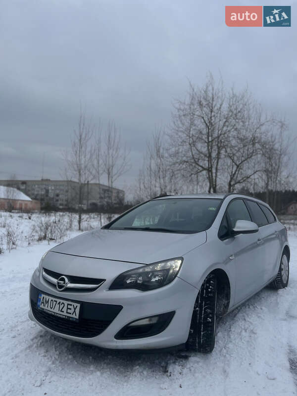 Універсал Opel Astra 2012 в Житомирі