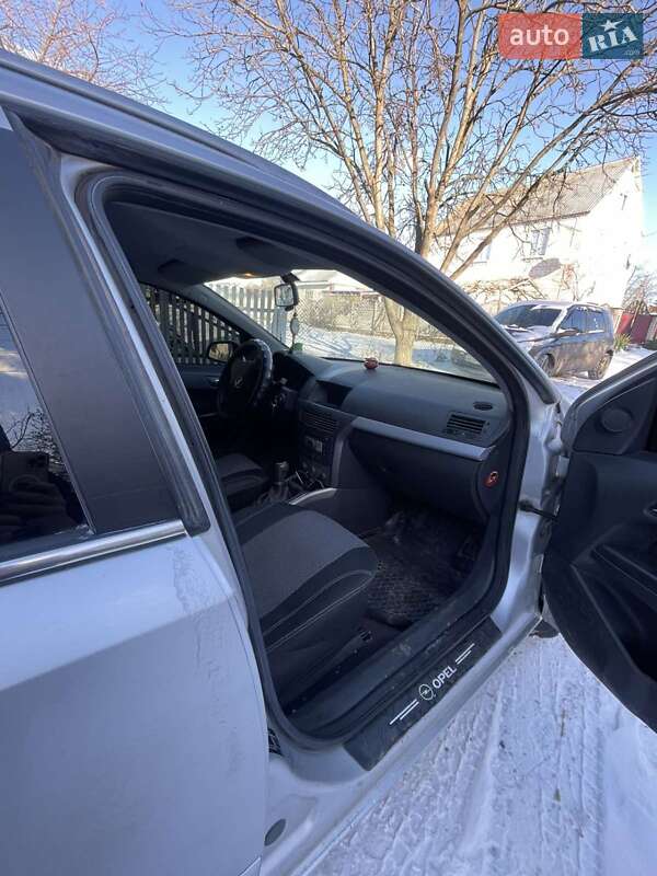 Универсал Opel Astra 2005 в Бершади