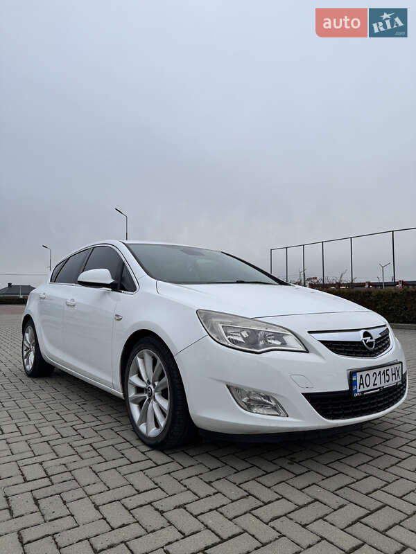 Хэтчбек Opel Astra 2010 в Хусте фото Хэтчбек Opel Astra 2010 в Хусте