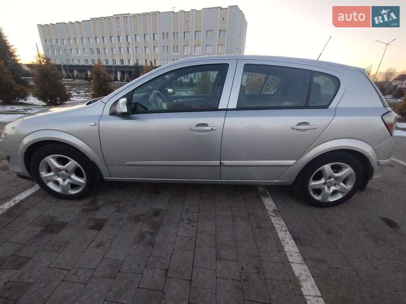 Хетчбек Opel Astra 2007 в Мостиській