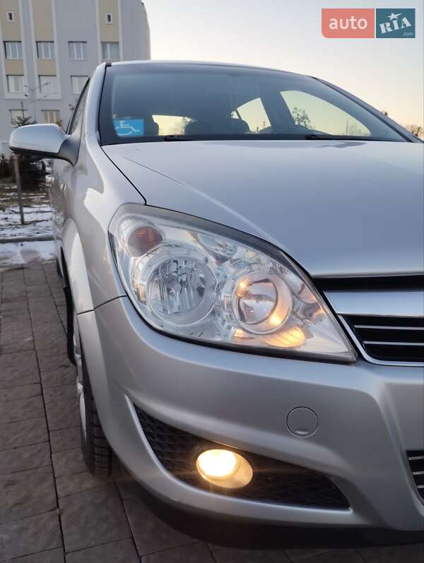 Хетчбек Opel Astra 2007 в Мостиській