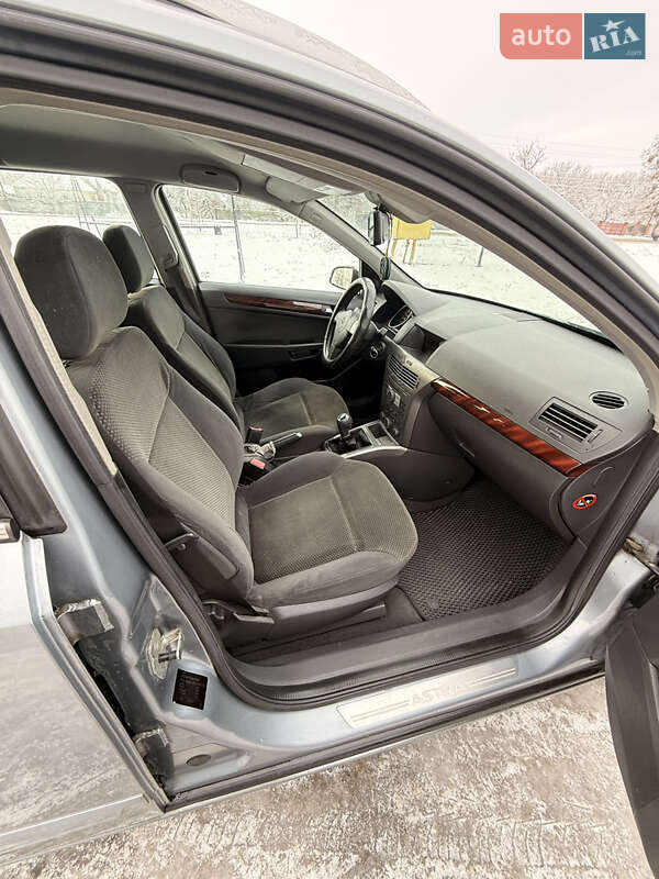 Универсал Opel Astra 2004 в Новой Водолаге