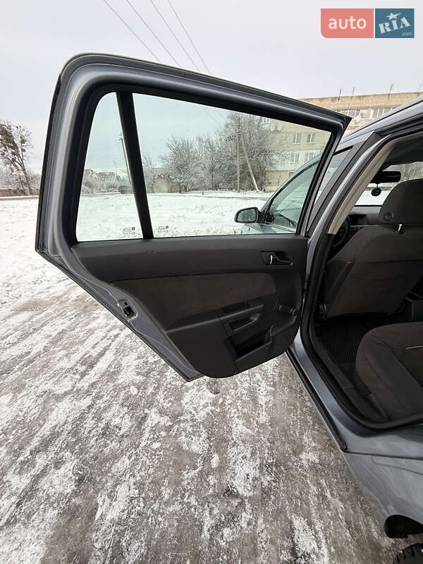 Универсал Opel Astra 2004 в Новой Водолаге