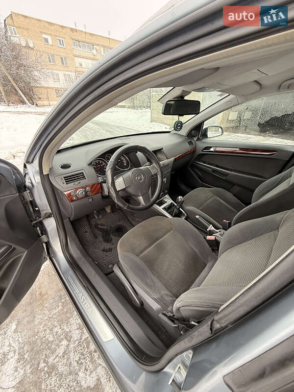 Универсал Opel Astra 2004 в Новой Водолаге
