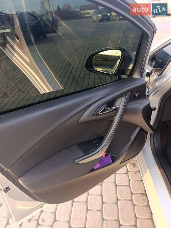 Универсал Opel Astra 2015 в Городке