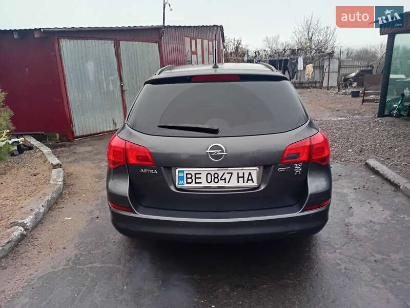 Универсал Opel Astra 2011 в Первомайске