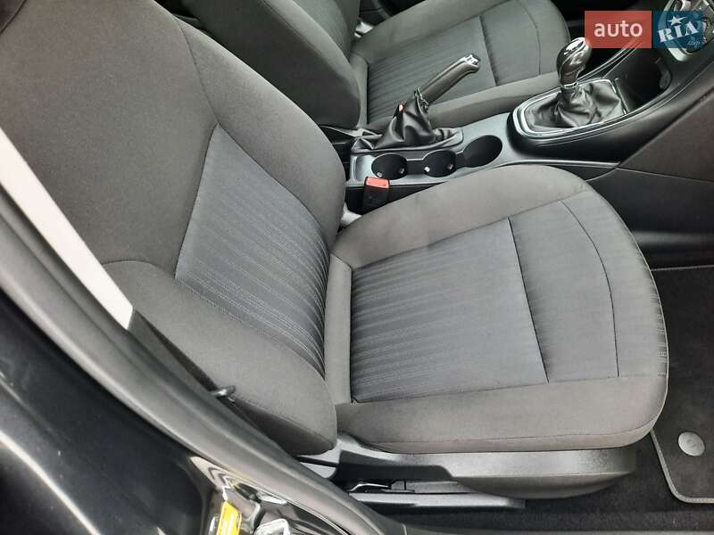 Універсал Opel Astra 2013 в Рівному