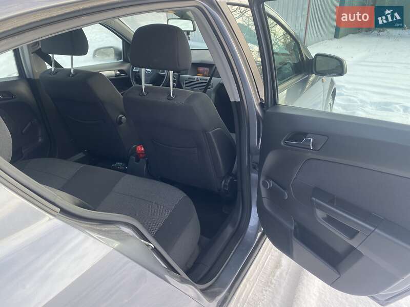 Хэтчбек Opel Astra 2007 в Тальном