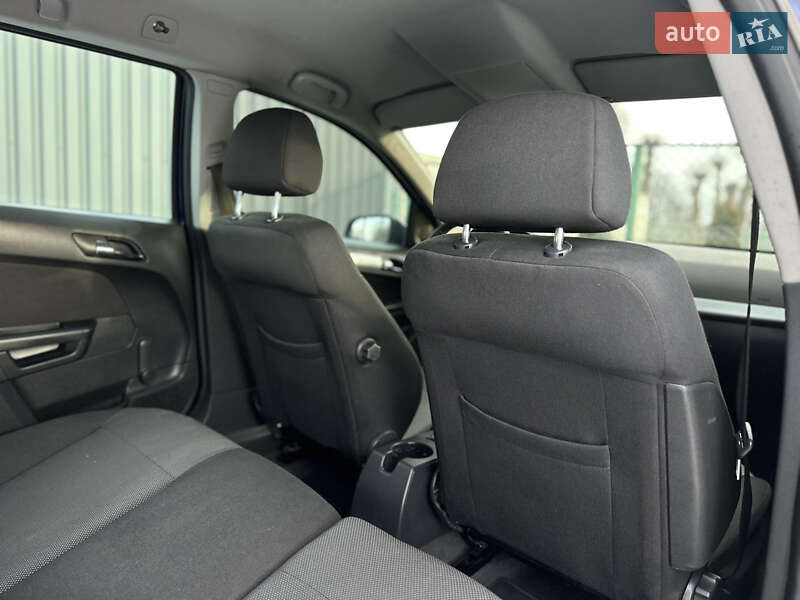 Универсал Opel Astra 2010 в Виннице