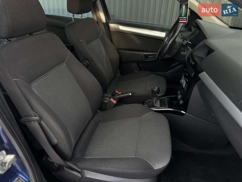 Универсал Opel Astra 2010 в Виннице