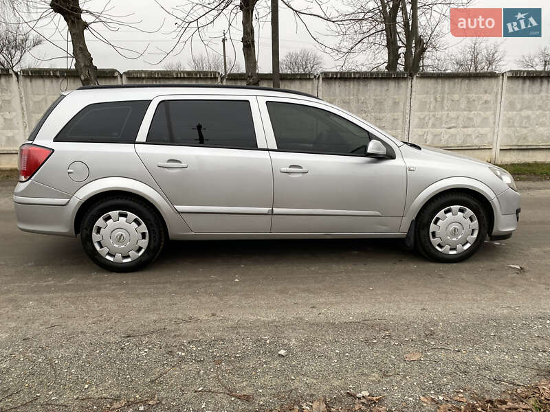 Універсал Opel Astra 2006 в Радомишлі