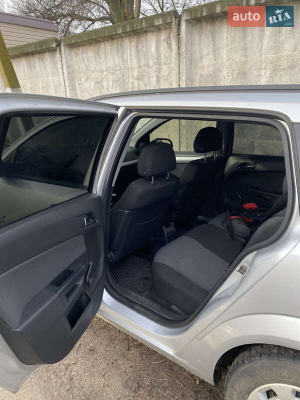 Універсал Opel Astra 2006 в Радомишлі