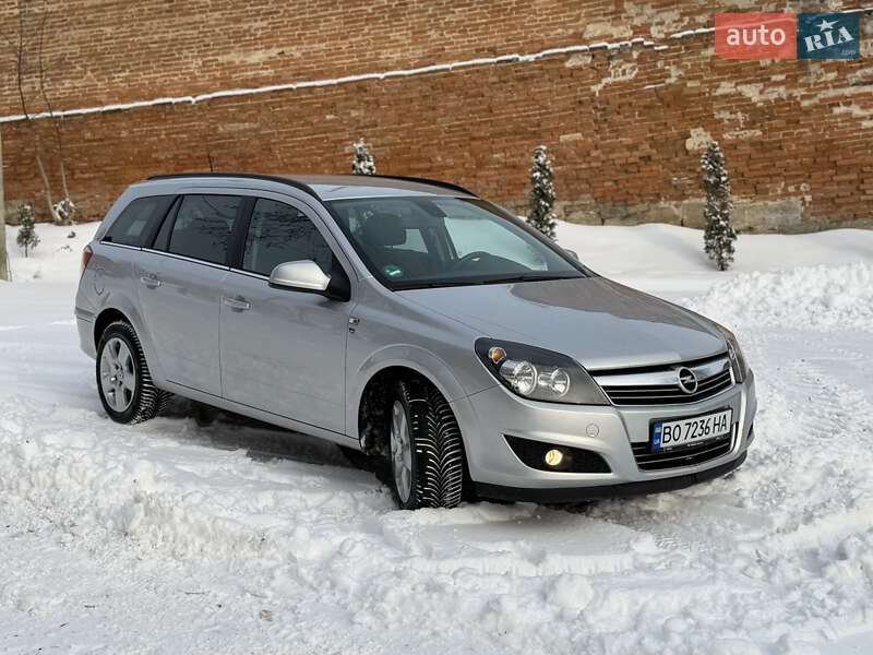Універсал Opel Astra 2010 в Вишнівці