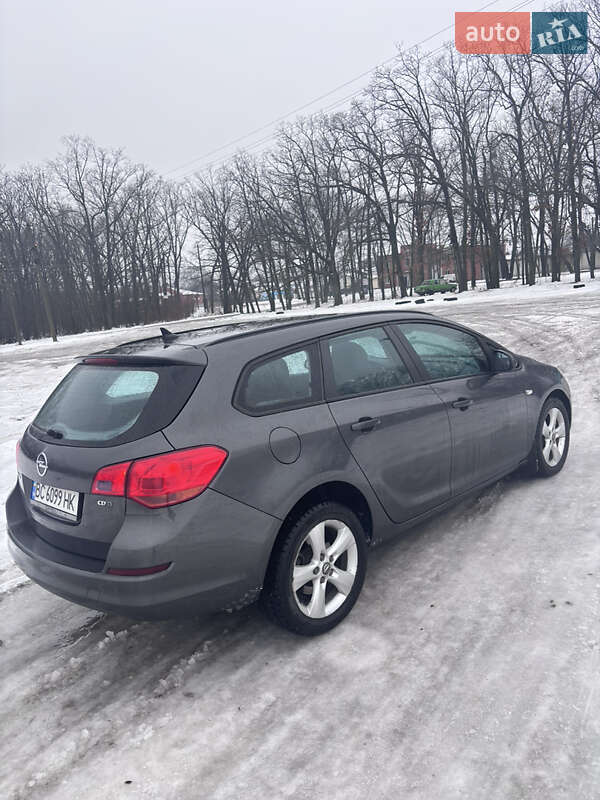 Універсал Opel Astra 2011 в Умані