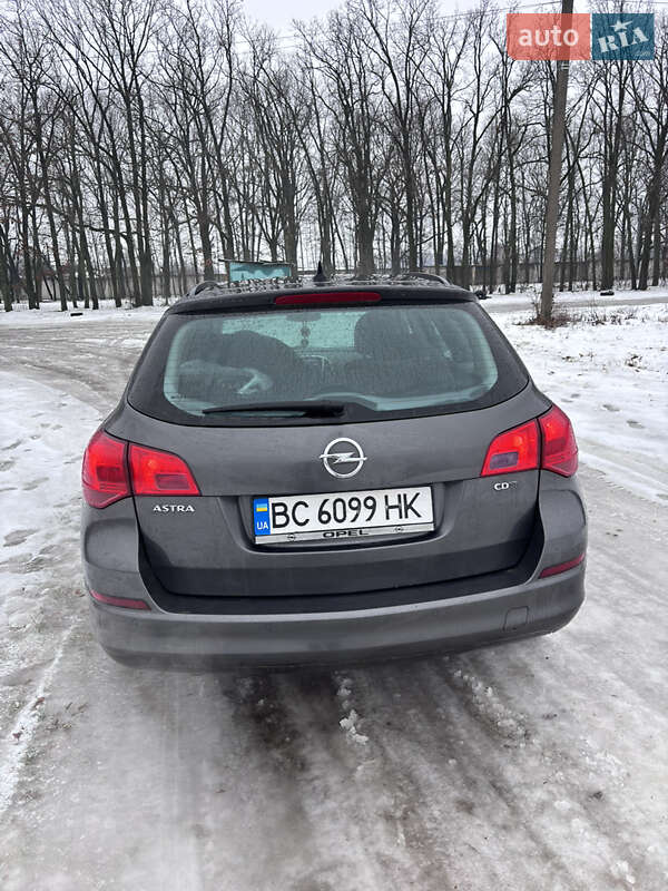 Універсал Opel Astra 2011 в Умані