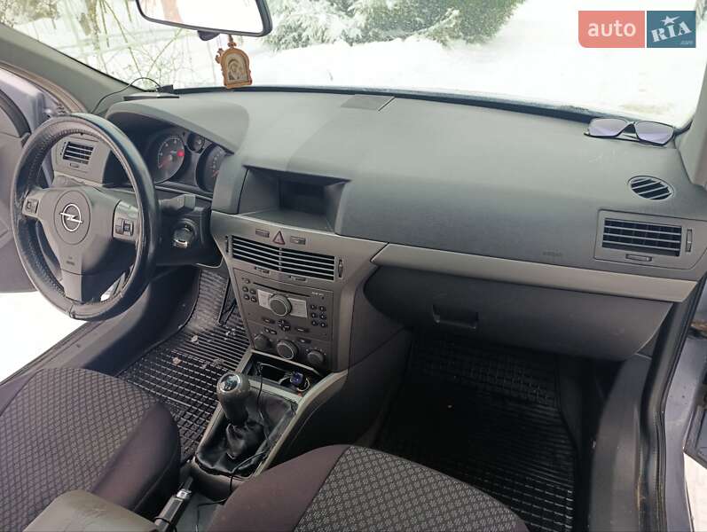 Хэтчбек Opel Astra 2004 в Львове