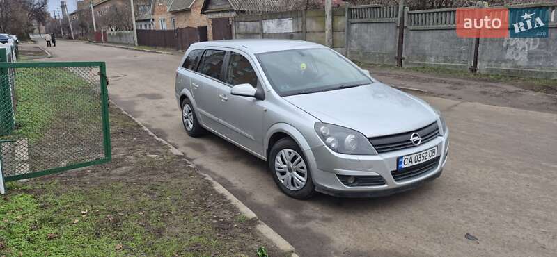 Універсал Opel Astra 2005 в Золотоноші