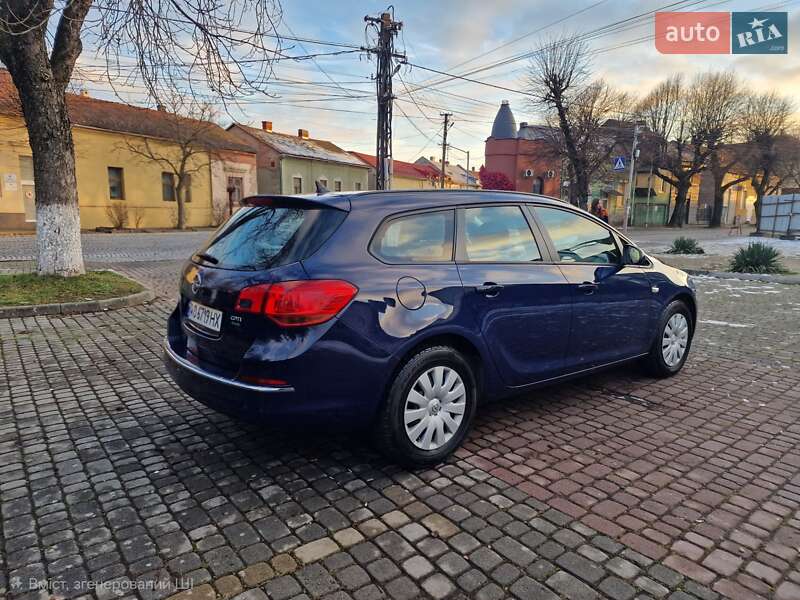 Универсал Opel Astra 2013 в Мукачево
