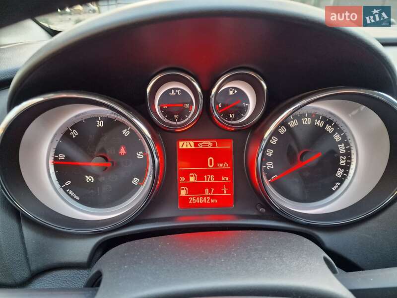 Универсал Opel Astra 2013 в Мукачево