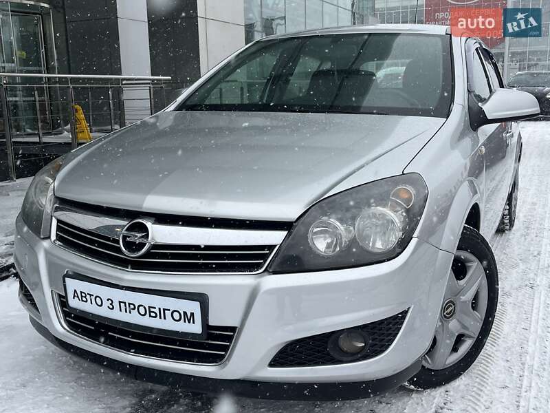 Opel Astra 2012