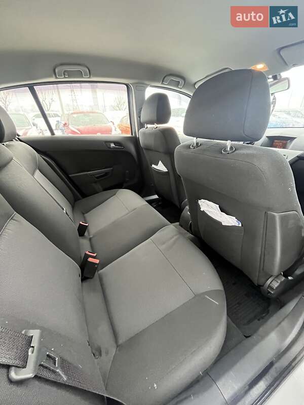 Хэтчбек Opel Astra 2012 в Киеве фото 10 Хэтчбек Opel Astra 2012 в Киеве