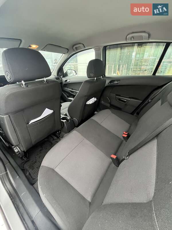 Хэтчбек Opel Astra 2012 в Киеве фото 14 Хэтчбек Opel Astra 2012 в Киеве