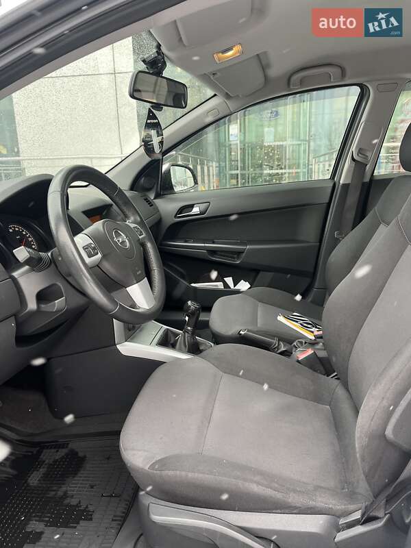 Хэтчбек Opel Astra 2012 в Киеве фото 19 Хэтчбек Opel Astra 2012 в Киеве