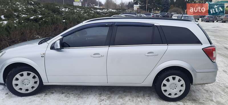 Универсал Opel Astra 2010 в Умани