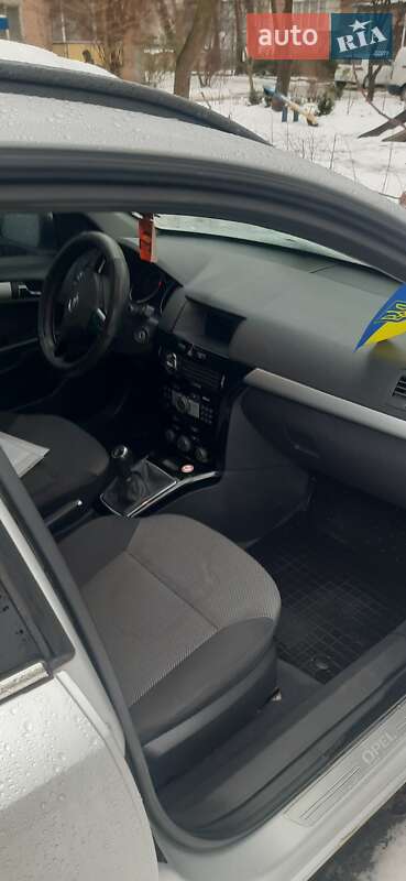 Универсал Opel Astra 2010 в Умани