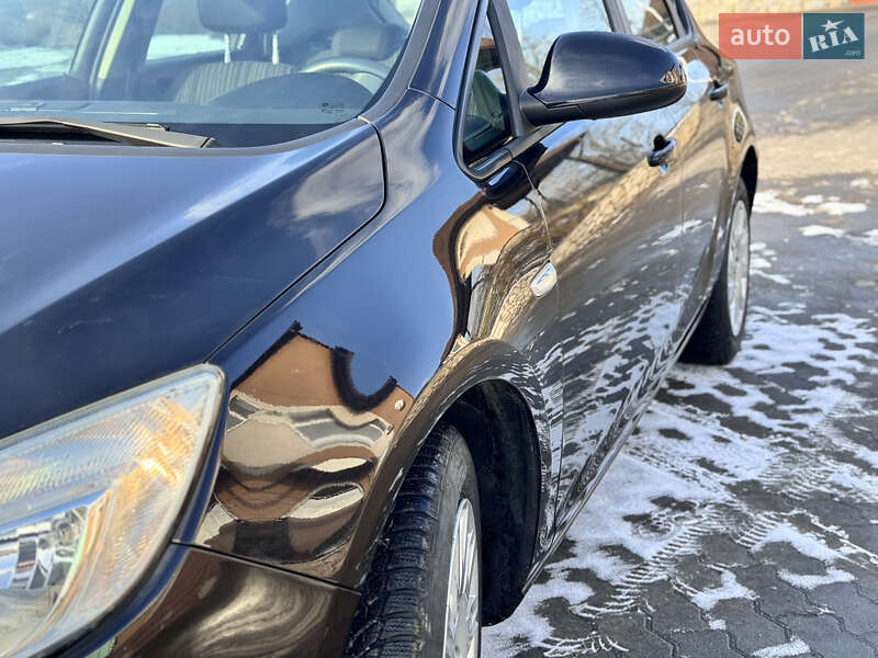 Хэтчбек Opel Astra 2010 в Великой Багачке