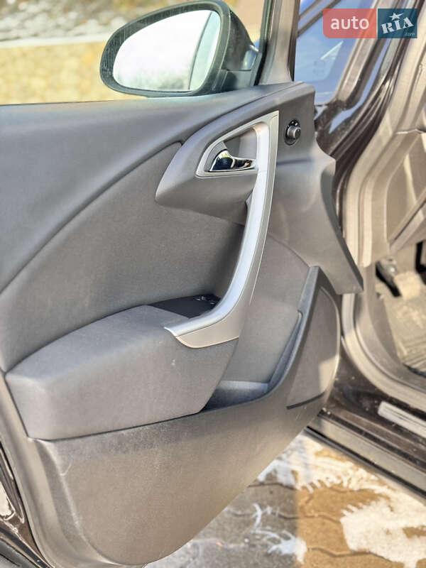 Хэтчбек Opel Astra 2010 в Великой Багачке