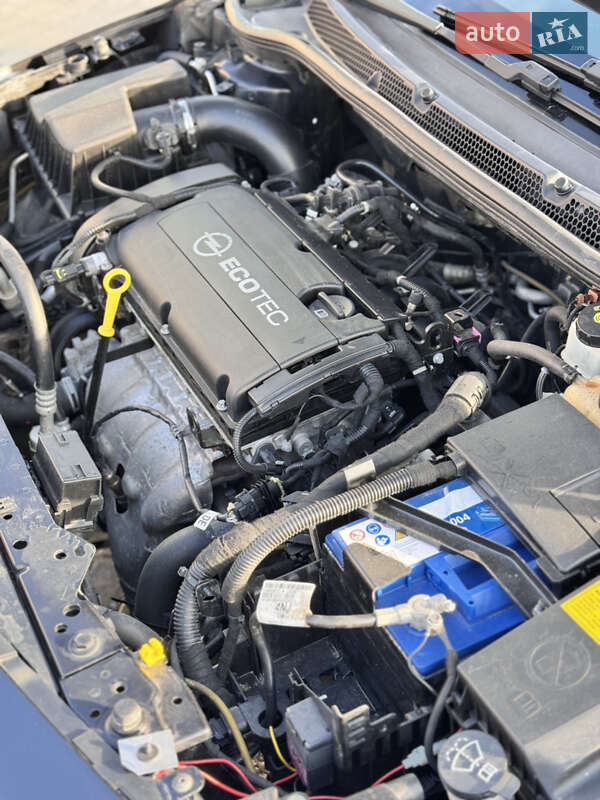 Хэтчбек Opel Astra 2010 в Великой Багачке