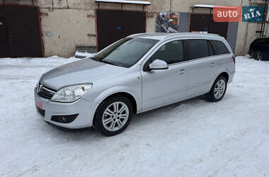 Универсал Opel Astra 2010 в Калуше