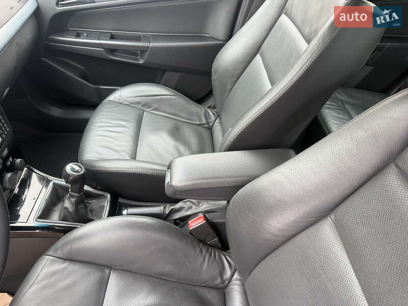 Универсал Opel Astra 2010 в Калуше