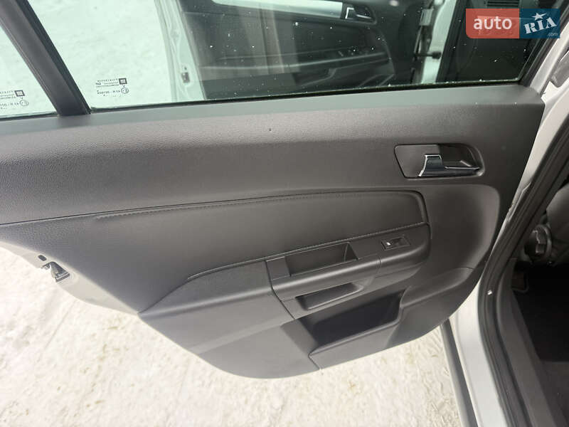 Универсал Opel Astra 2010 в Калуше