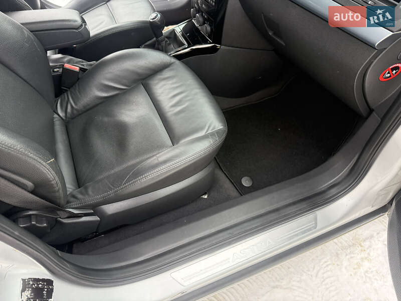 Универсал Opel Astra 2010 в Калуше