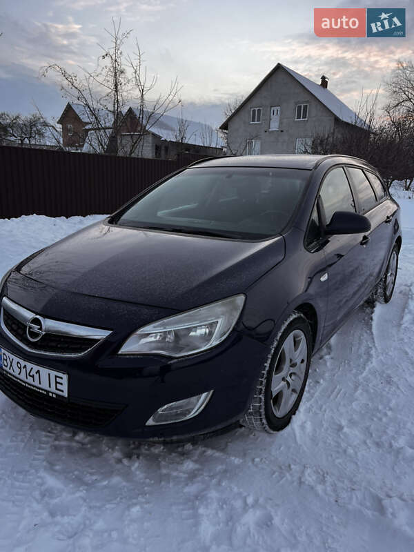 Opel Astra 2011