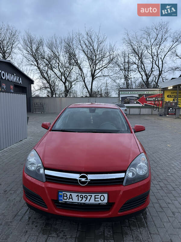 Хэтчбек Opel Astra 2006 в Александрие
