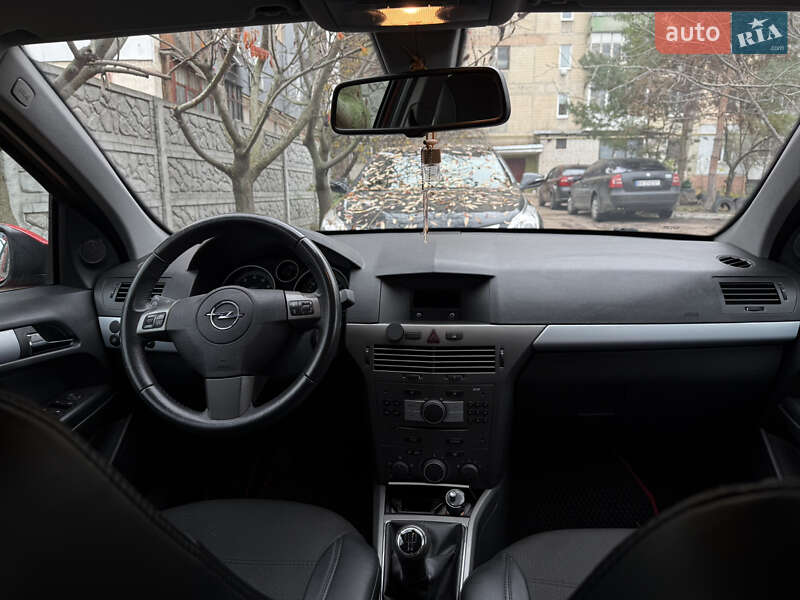 Хэтчбек Opel Astra 2006 в Александрие