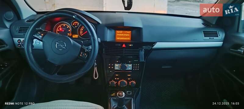 Универсал Opel Astra 2010 в Первомайске