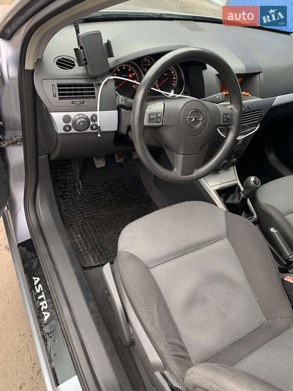 Универсал Opel Astra 2005 в Полтаве